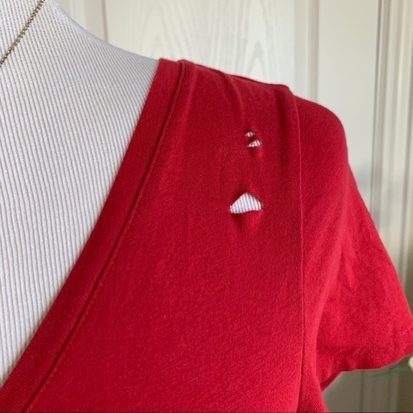 Gap Body Distressed V-Neck Tee - Picture 6 of 10